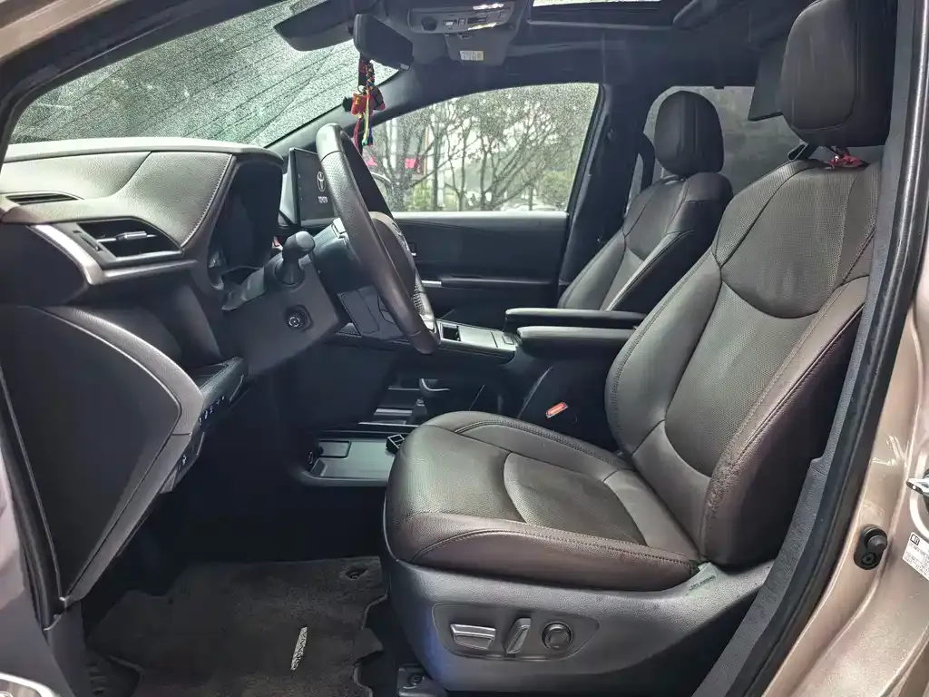 Toyota Sienna 2023 из CN, фото 4