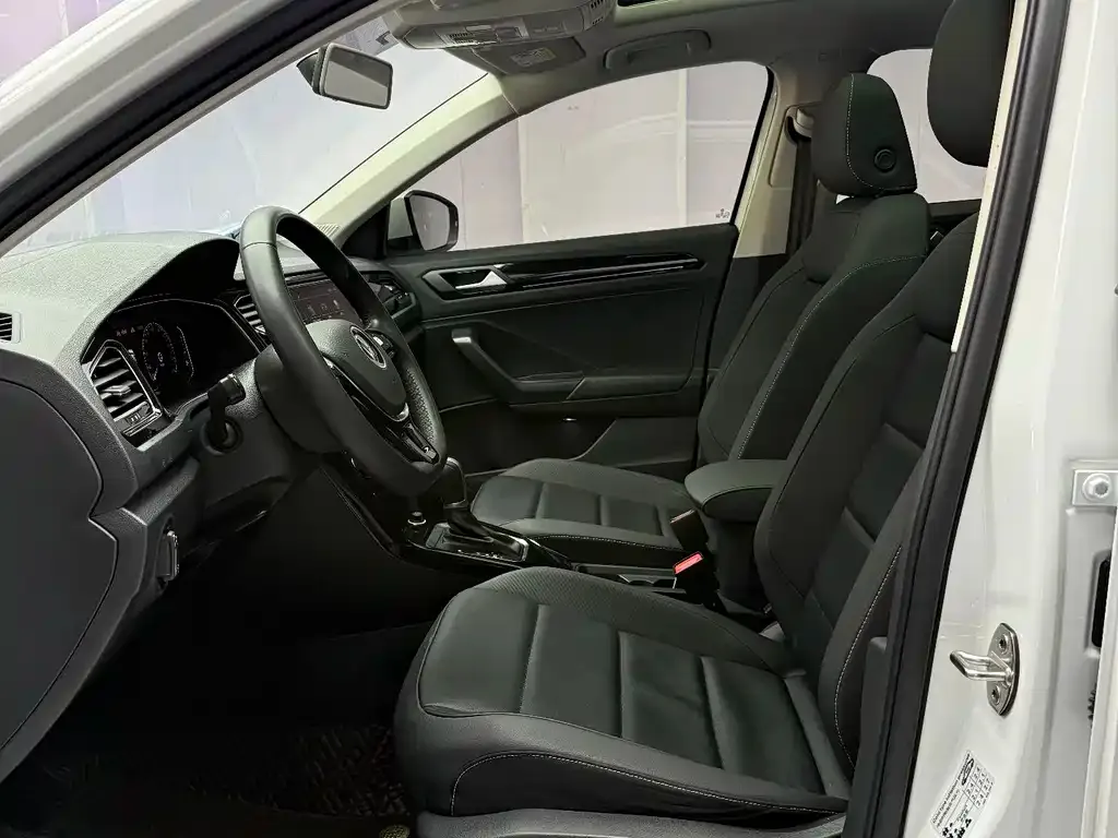 Volkswagen T-Roc 2023 из CN, фото 5