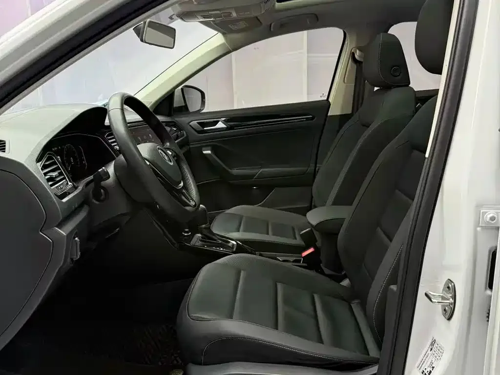 Volkswagen T-Roc 2023 из CN, фото 4