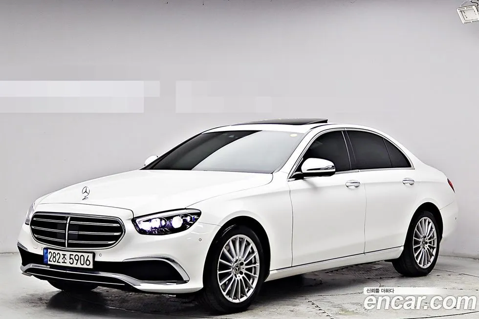 Mercedes-Benz E-Class — фото 1