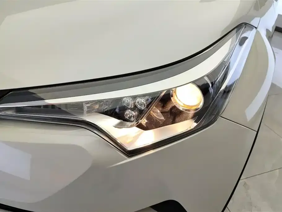 Toyota C-HR — фото 3