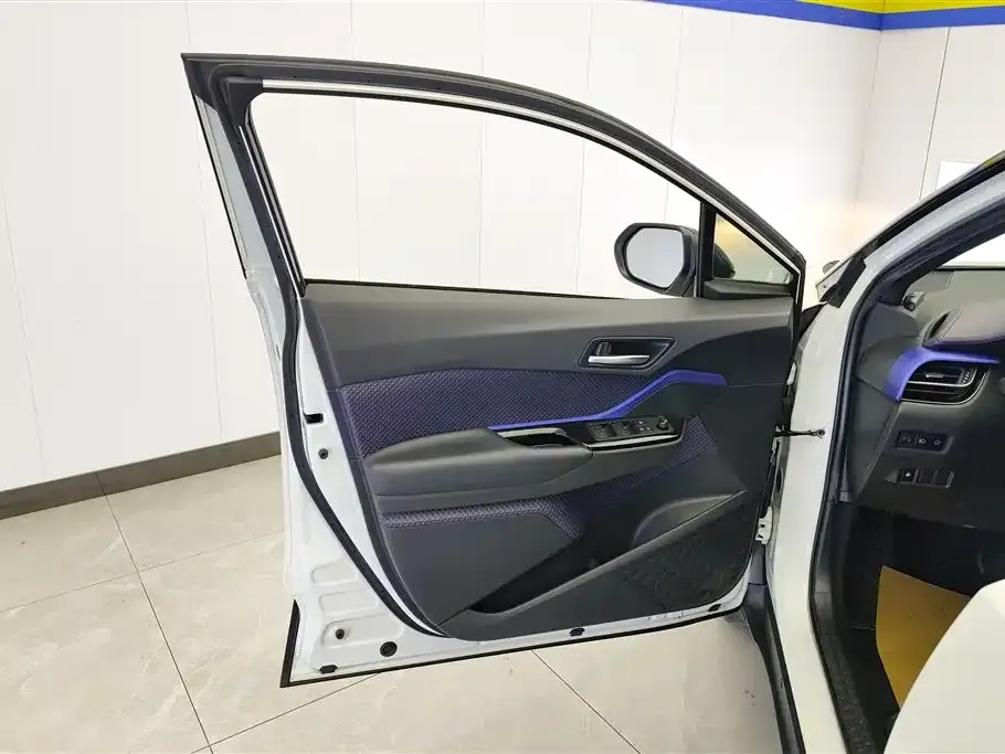 Toyota C-HR — фото 7