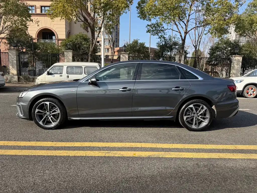 Audi A4L 2021 из CN, фото 10