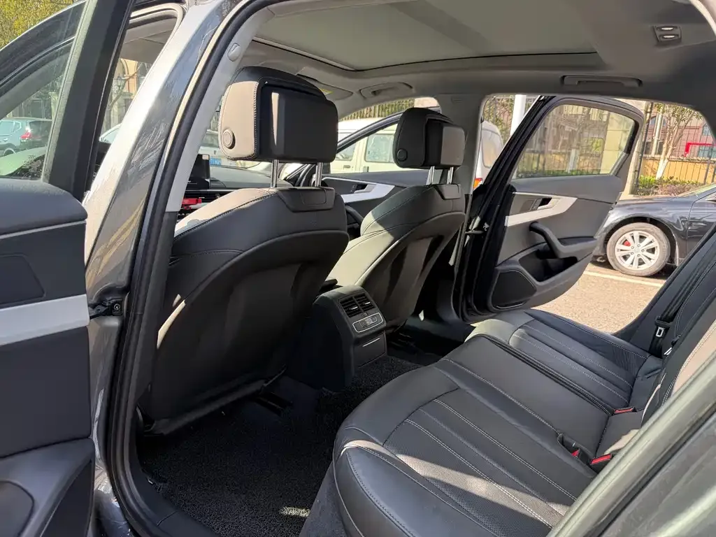Audi A4L 2021 из CN, фото 5
