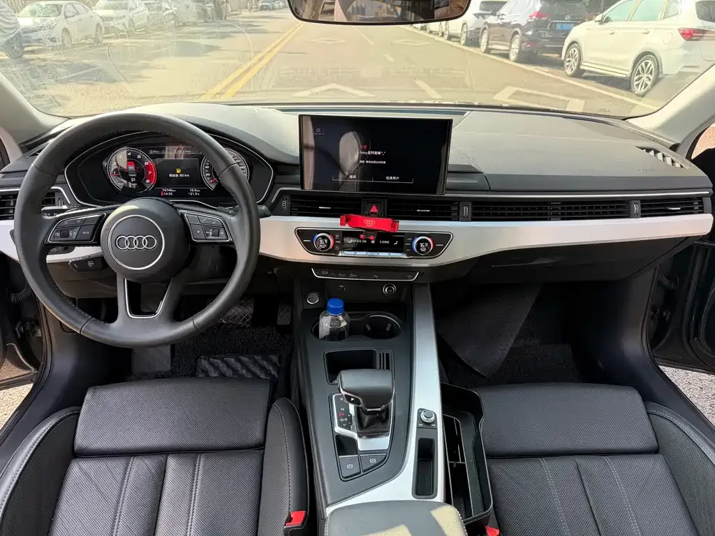 Audi A4L 2021 из CN, фото 4
