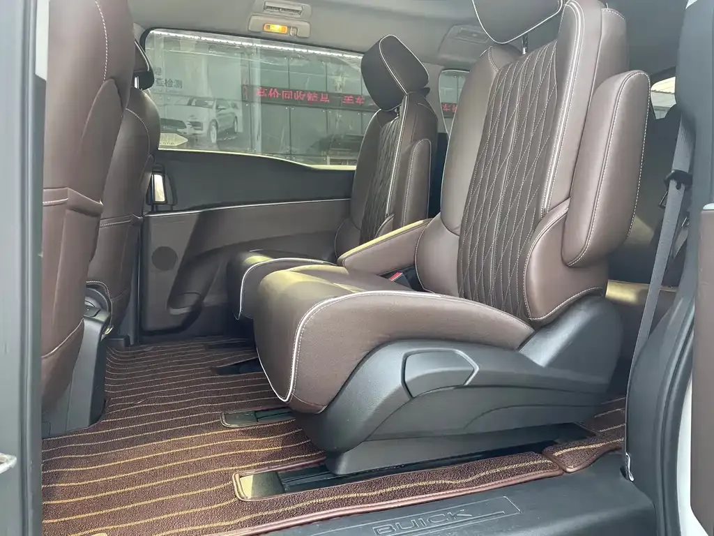 Buick GL8 2021 из CN, фото 2