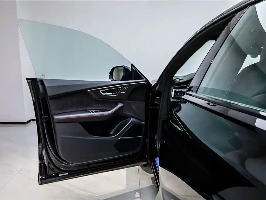 Audi RS Q8 2022 из CN, фото 8