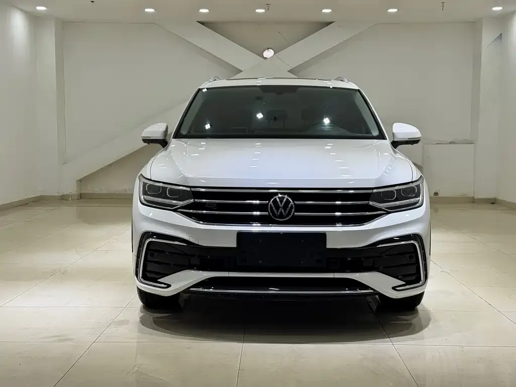 Volkswagen Tiguan L 2022 из CN, фото 3