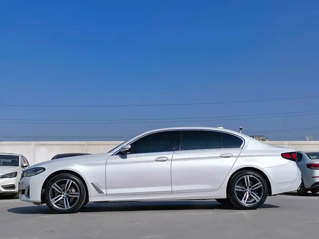 BMW 5 Series — фото 6