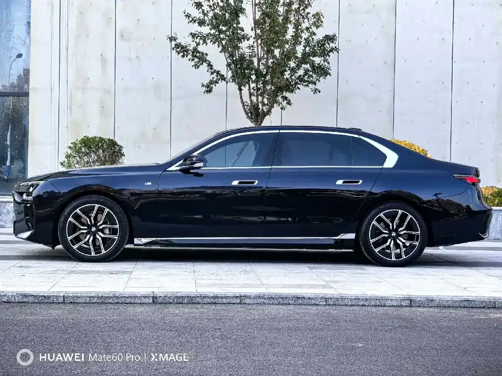 BMW 7 Series 2025 из CN, фото 7