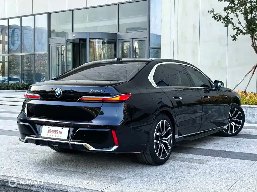 BMW 7 Series 2025 из CN, фото 8