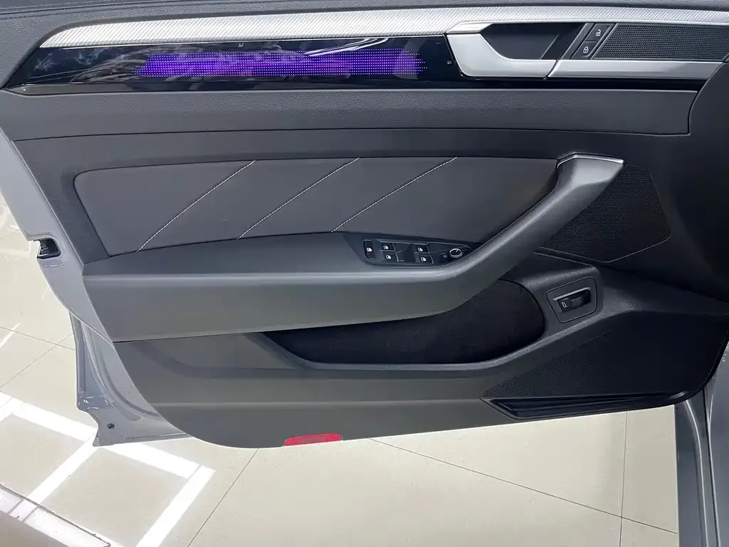 Volkswagen CC 2023 из CN, фото 5