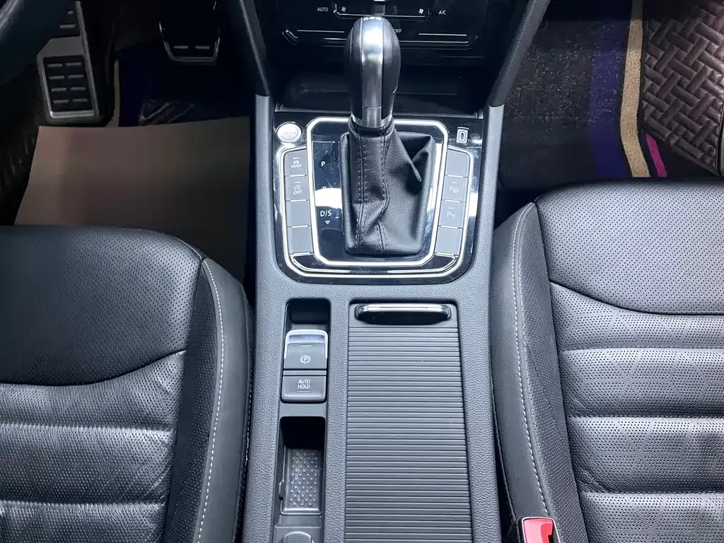 Volkswagen CC 2023 из CN, фото 10