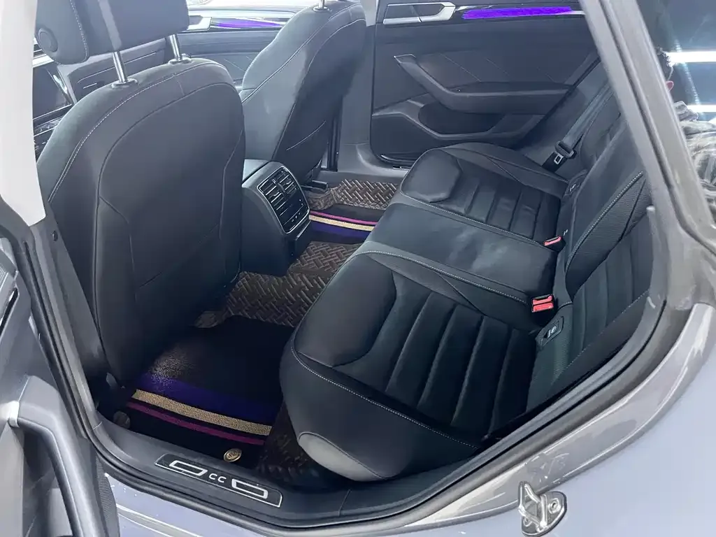 Volkswagen CC 2023 из CN, фото 2
