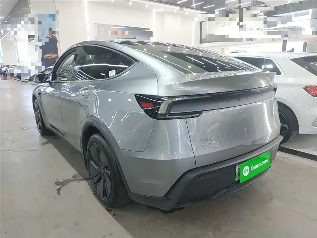 Tesla Model Y — фото 6