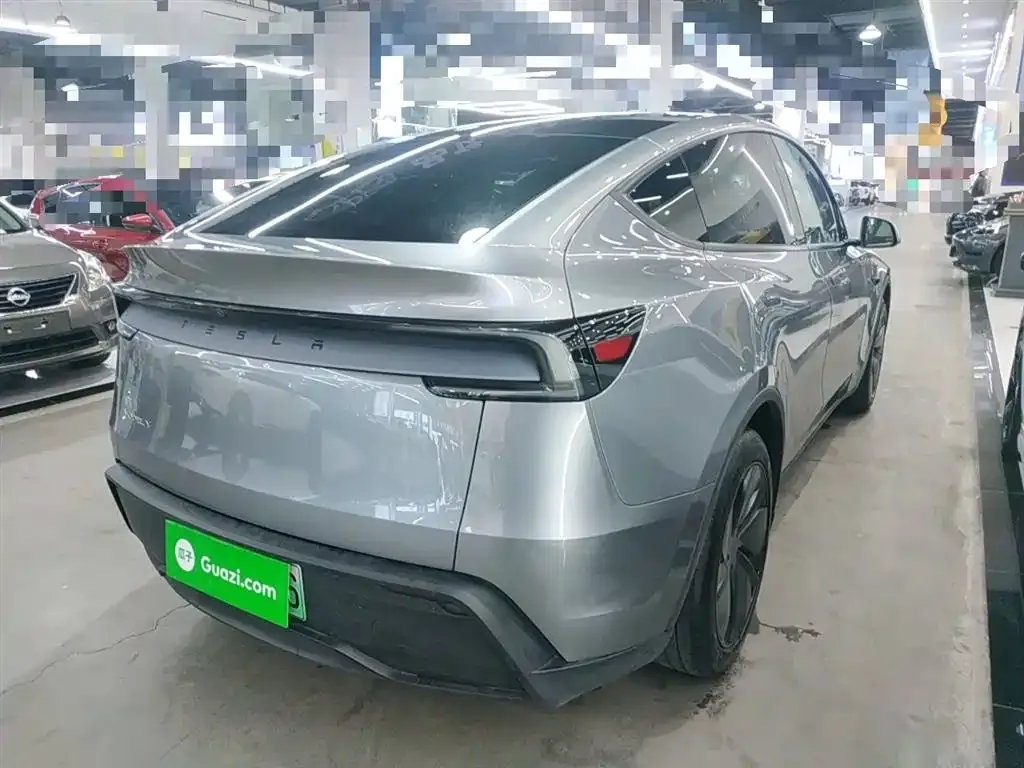 Tesla Model Y — фото 8