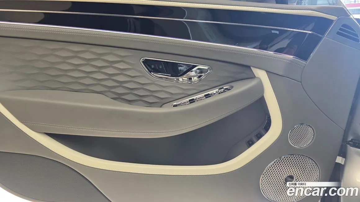Bentley Continental 2025 из KR, фото 2