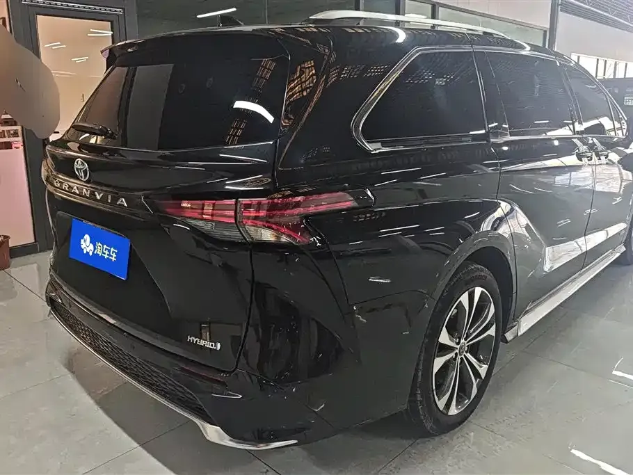 Toyota Granvia — фото 4