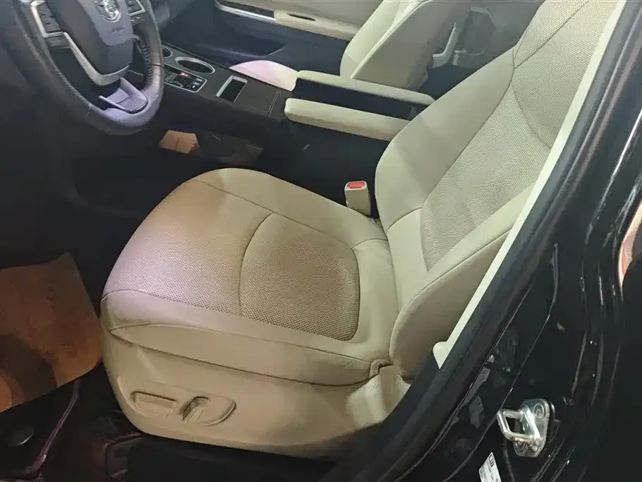 Toyota Granvia — фото 5