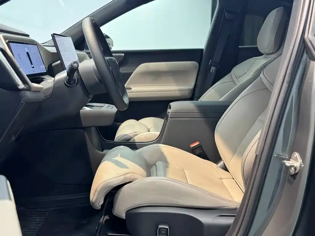Volvo XC70 Plug-in Hybrid 2025 из CN, фото 4