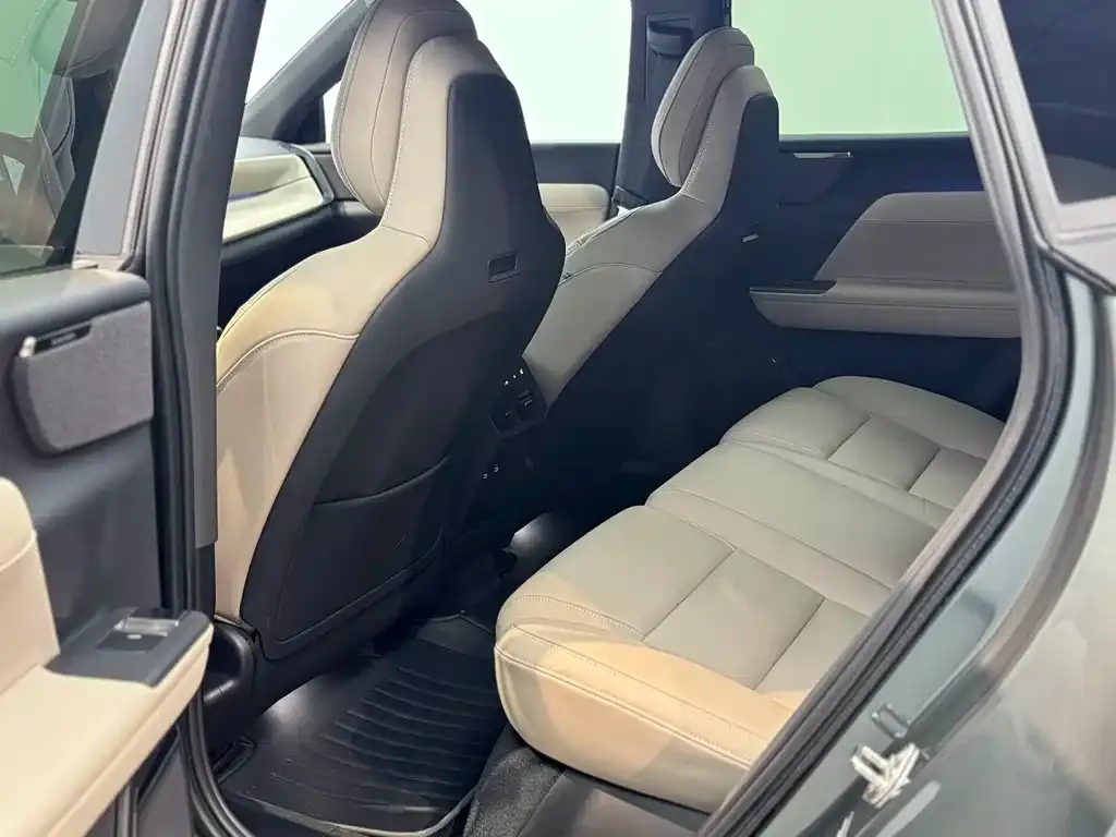 Volvo XC70 Plug-in Hybrid 2025 из CN, фото 10
