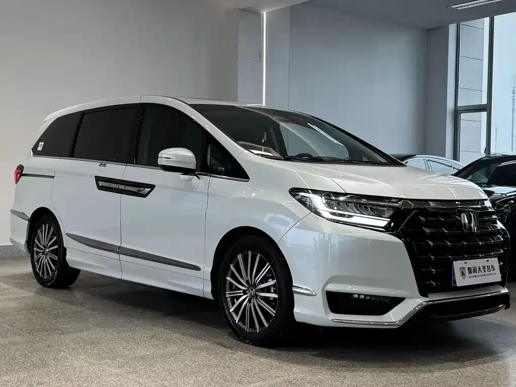 Honda Elysion 2024 из CN, фото 4
