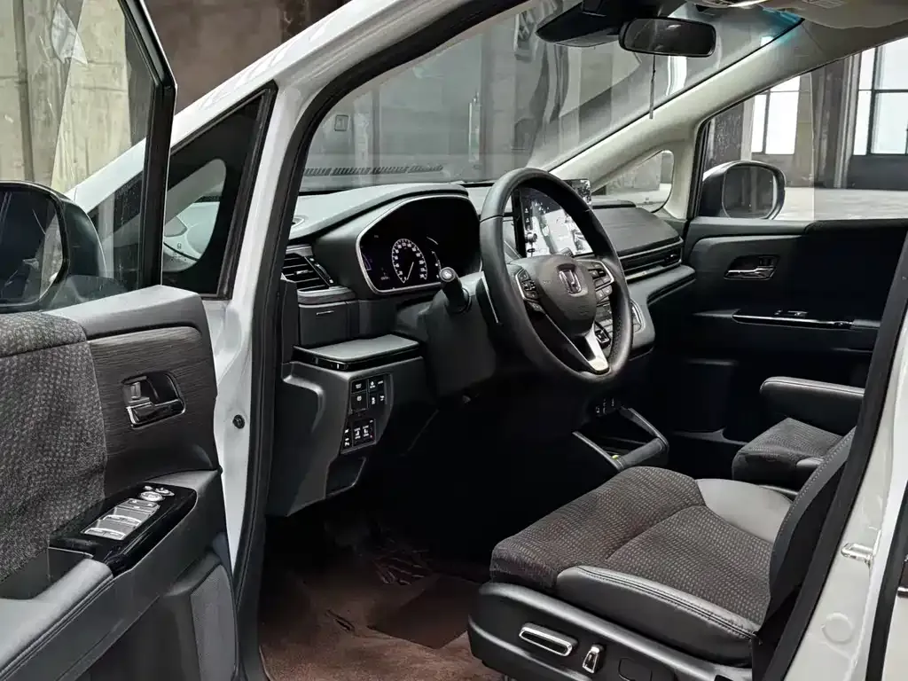 Honda Elysion 2024 из CN, фото 7