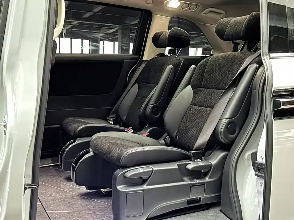 Honda Elysion 2024 из CN, фото 9
