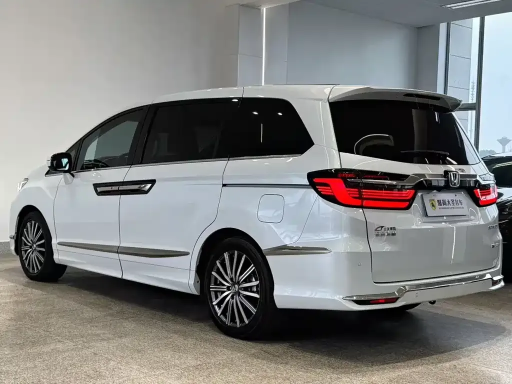 Honda Elysion 2024 из CN, фото 5