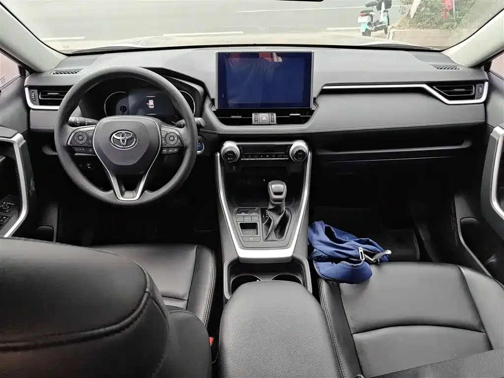 Toyota RAV4 2023 из CN, фото 3