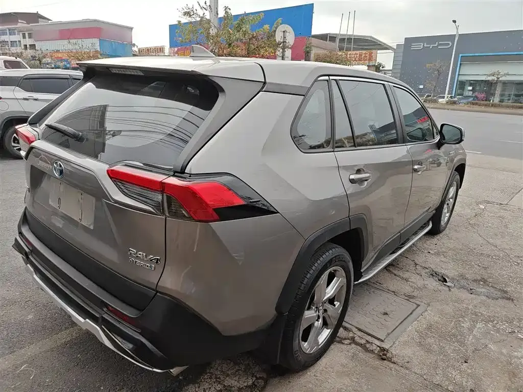 Toyota RAV4 2023 из CN, фото 2