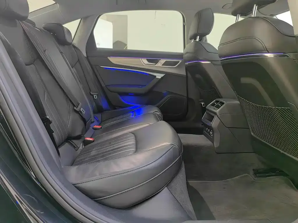 Audi A6L 2023 из CN, фото 9