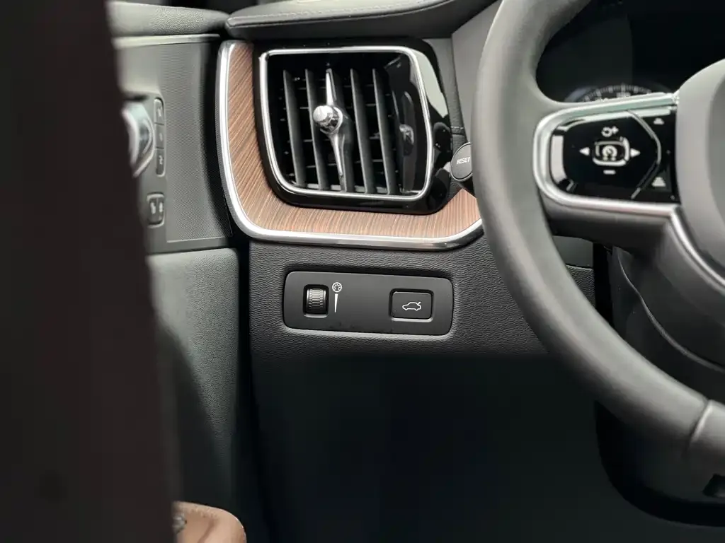 Volvo XC60 2021 из CN, фото 9