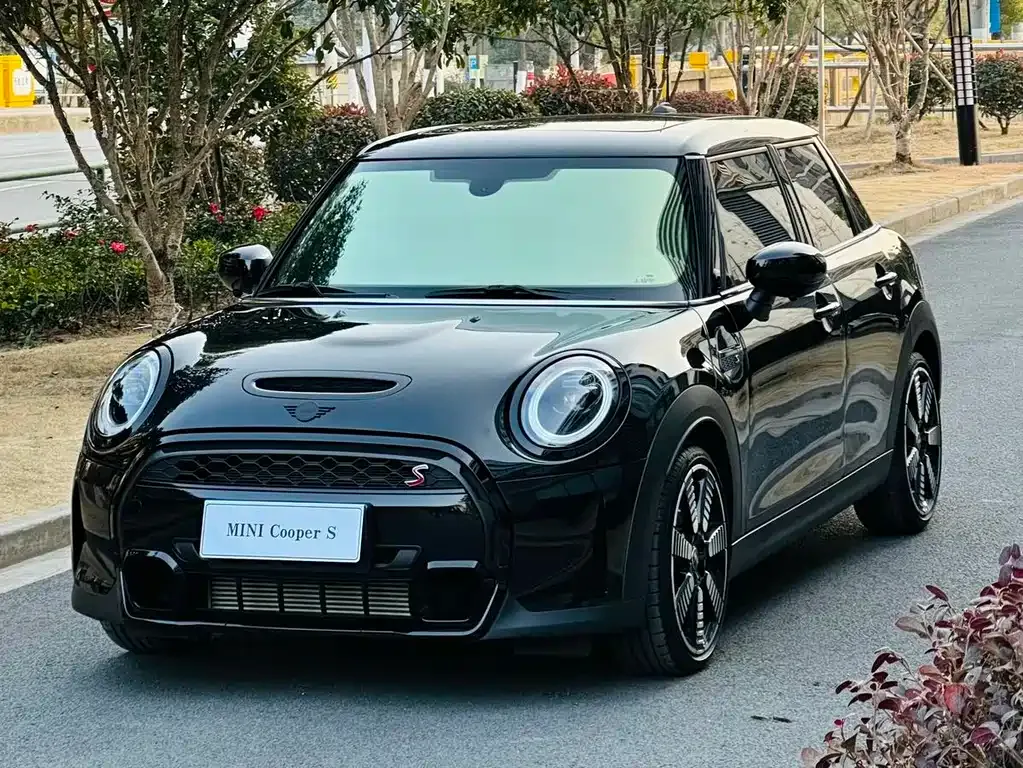 MINI Cooper (3-door) 2024 из CN, фото 1