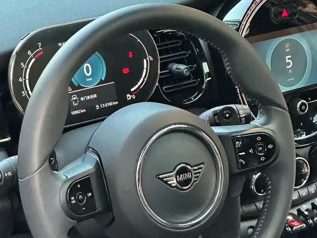 MINI Cooper (3-door) 2024 из CN, фото 8