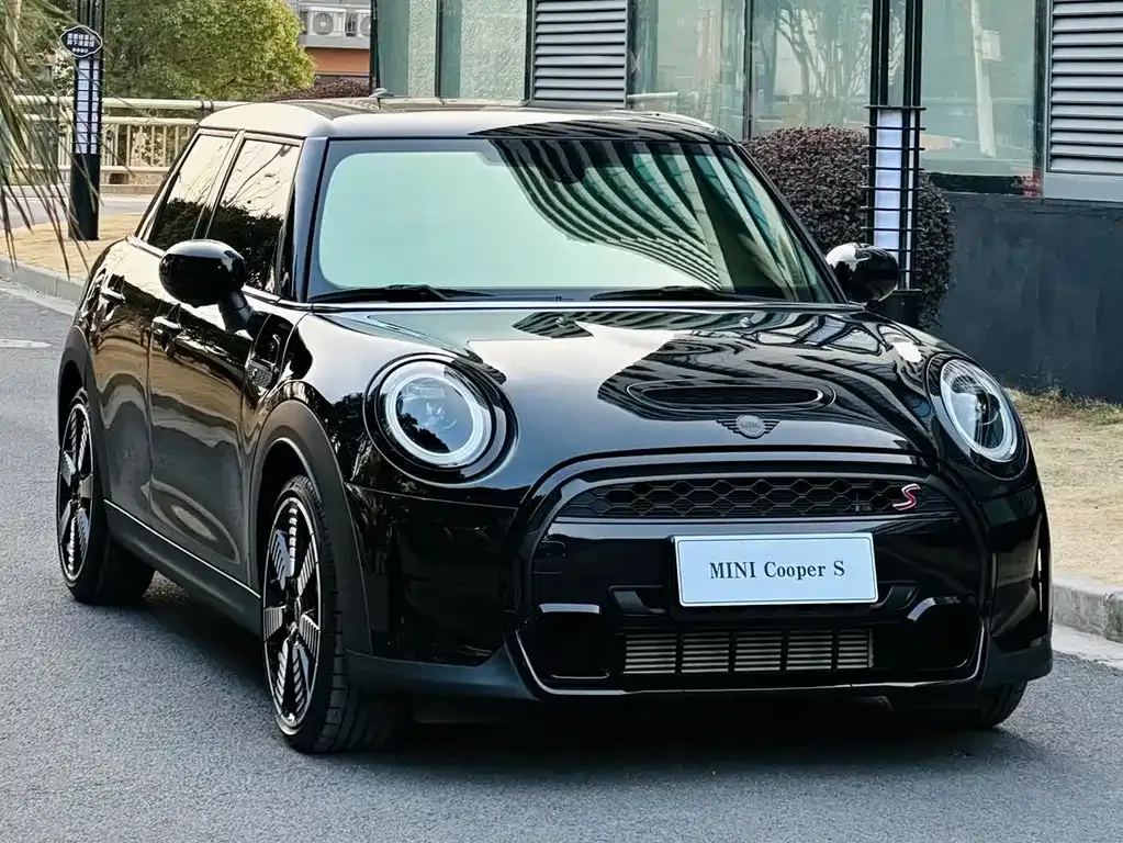 MINI Cooper (3-door) 2024 из CN, фото 3