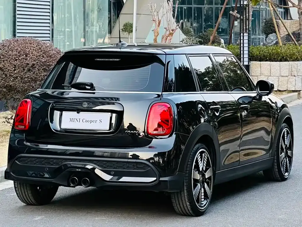 MINI Cooper (3-door) 2024 из CN, фото 4