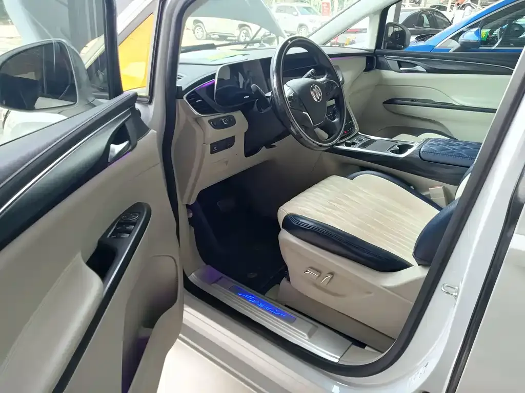 Buick GL8 2022 из CN, фото 3