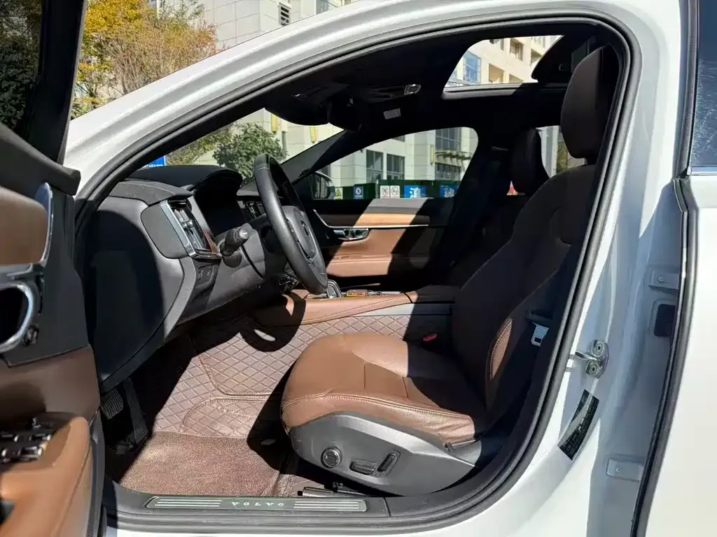 Volvo S90 2021 из CN, фото 4