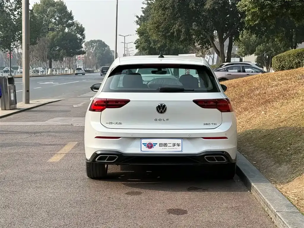 Volkswagen Golf 2023 из CN, фото 8
