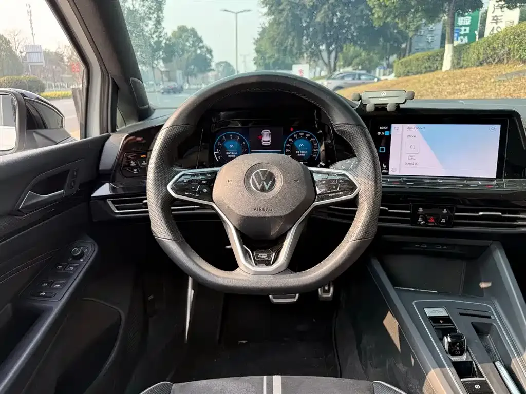 Volkswagen Golf 2023 из CN, фото 3