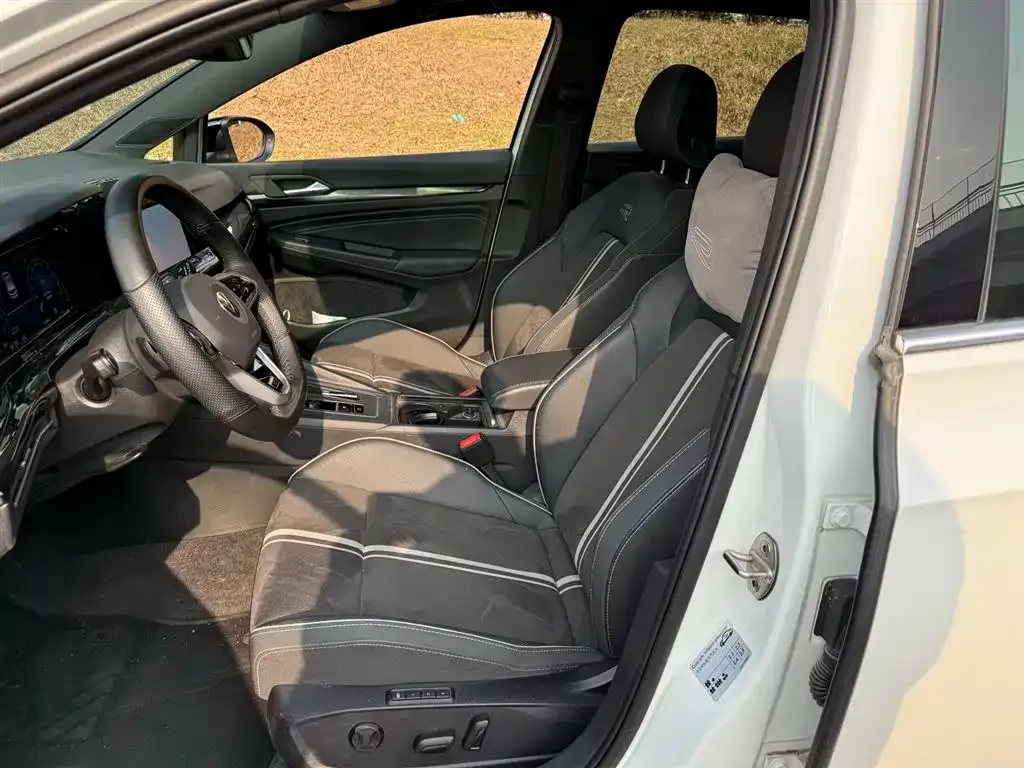 Volkswagen Golf 2023 из CN, фото 7