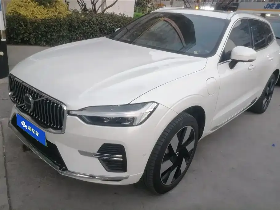 Volvo XC60 PHEV 2023 из CN, фото 1