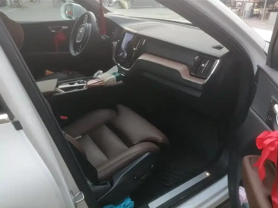 Volvo XC60 PHEV 2023 из CN, фото 5