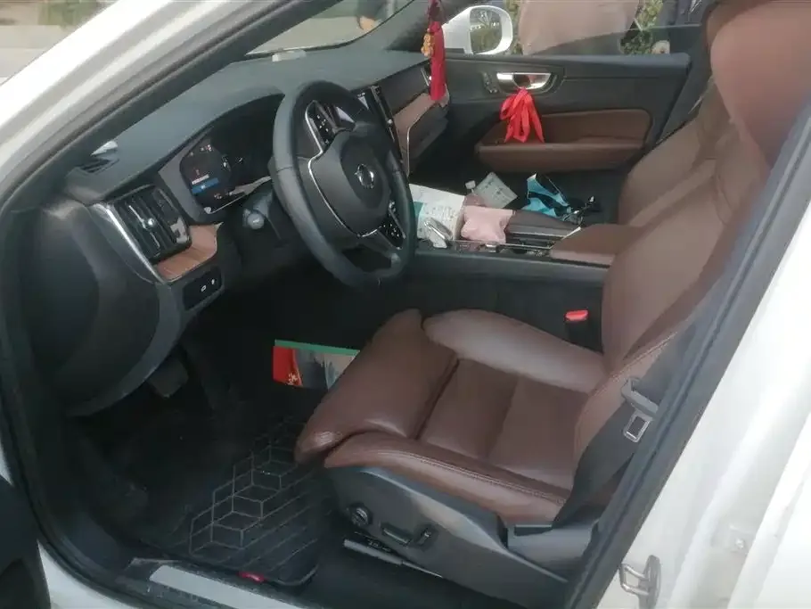 Volvo XC60 PHEV 2023 из CN, фото 10