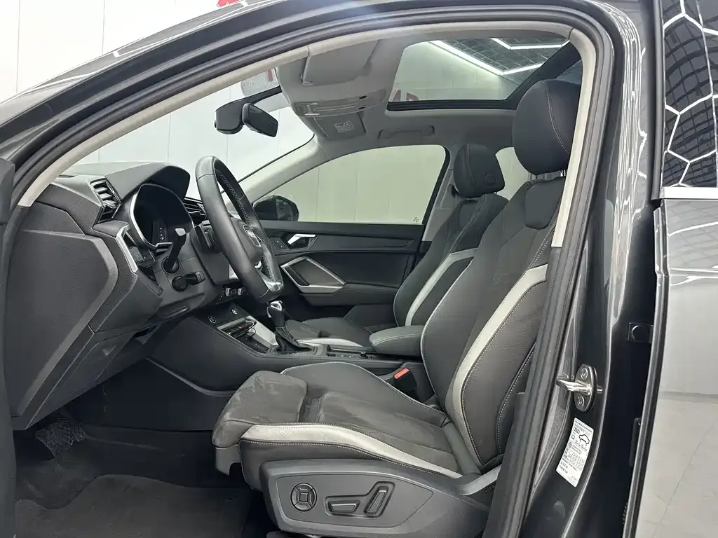 Audi Q3 2023 из CN, фото 7
