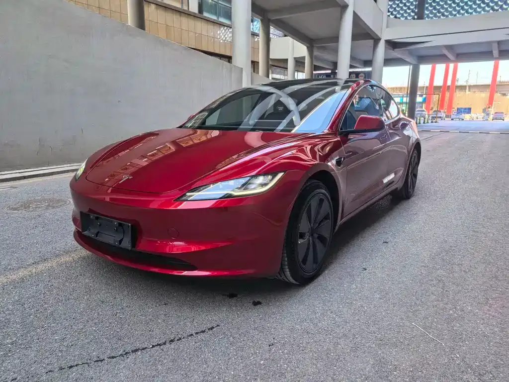 Tesla Model 3 — фото 1