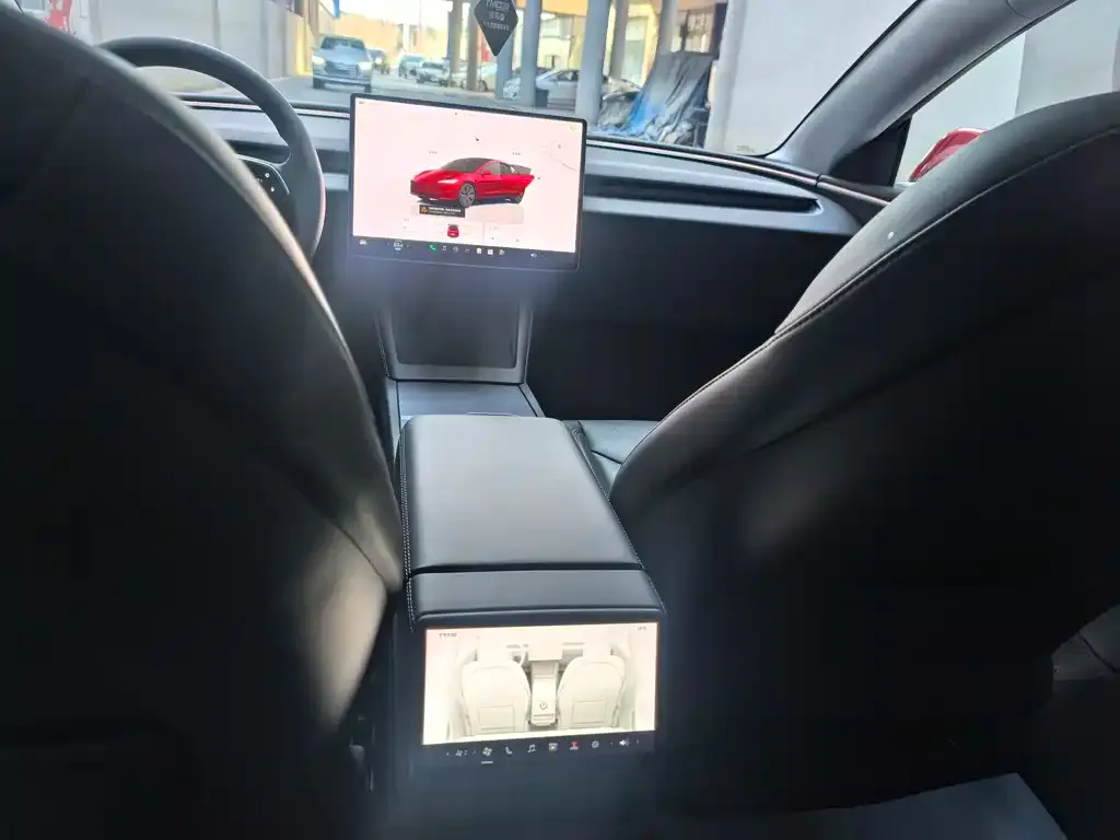 Tesla Model 3 — фото 4