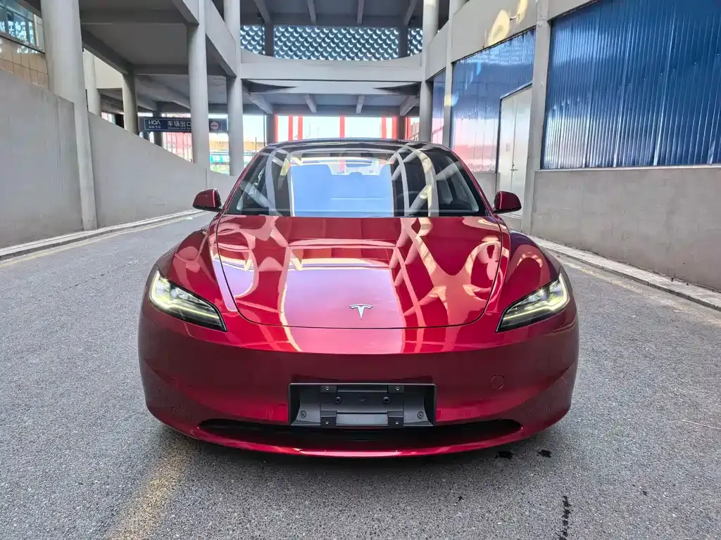 Tesla Model 3 — фото 10