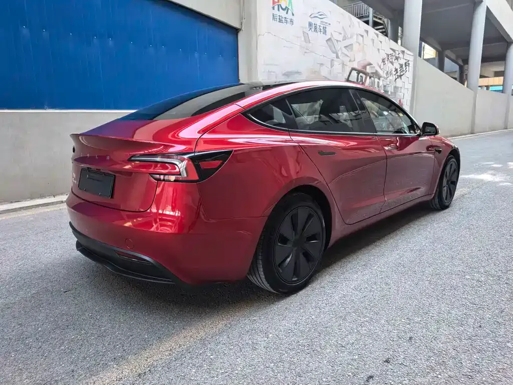 Tesla Model 3 — фото 9